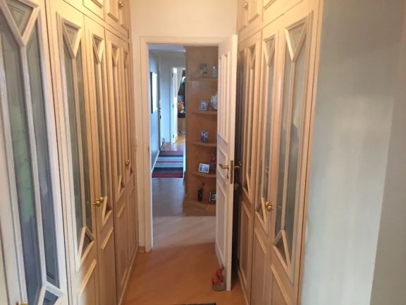 Imagem Apartamento 200 M², 4Q, 4 suítes, 6 banheiros, 4 vagas, 3 salas, lareira, jardim, academia, churrasqueira, piscina, terraço, hidromassagem.