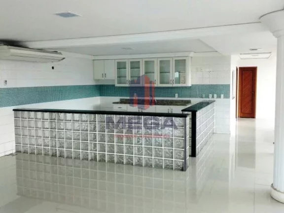 Imagem Residência com sete banheiros, três cozinhas, cinco quartos, escritório, três salas e muito mais!