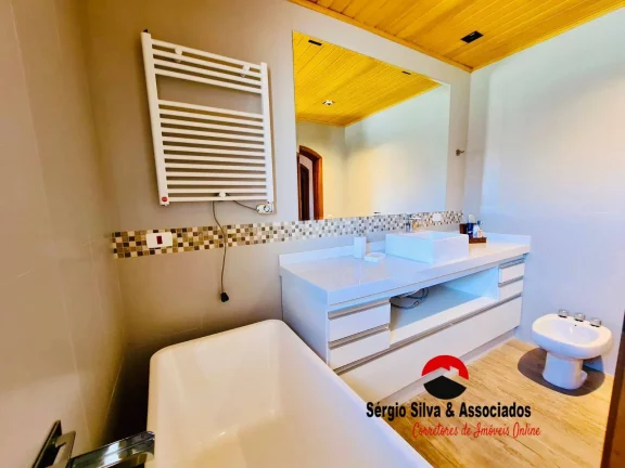 Imagem Casa a Venda na Região de Vila Capivari em Campos do Jordão - SP.