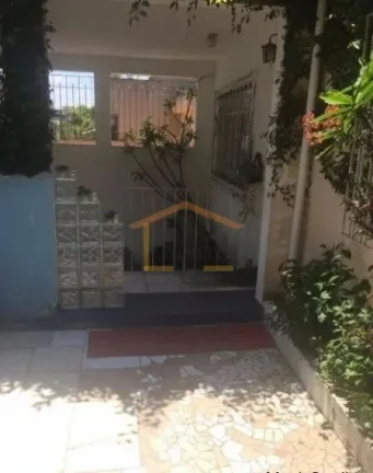 Imagem Casa Térrea 3 dormitórios, sendo 2 suites, quintal amplo com pé de amora, mexerica e acerola, chu...
