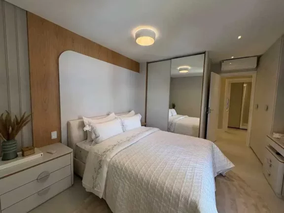 Imagem Casa alto padrão em condomínio fechado, 4 suítes sendo 1 master e 4 vagas, em Camboriú/SC