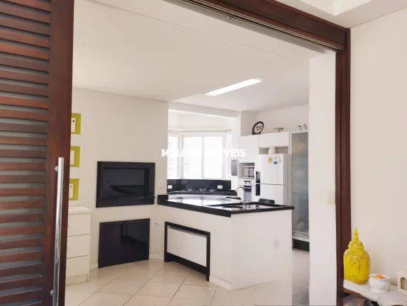 Imagem Cobertura Duplex á venda com 4 suítes, piscina privativa e 4 vagas localizada no centro de Balneário Camboriú.