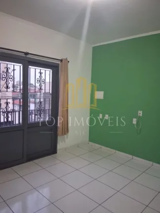Imagem Espaçosa casa três dormitórios próximo ao shopping oriente