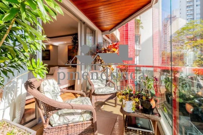 Imagem Apartamento em Perdizes nobre com 170m², 4 quartos (3 sui­tes) e 2 vagas.