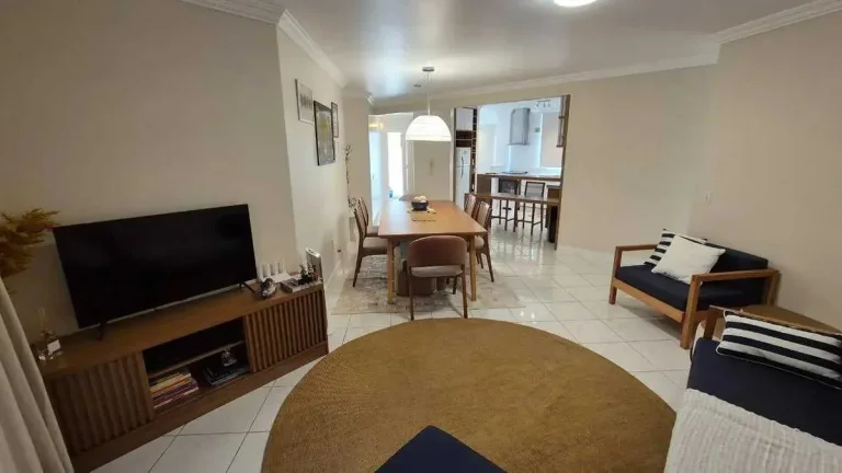 Imagem Apartamento quadra mar com 3 dormitórios sendo 1 suíte e 1 vaga em Meia Praia - Itapema/SC