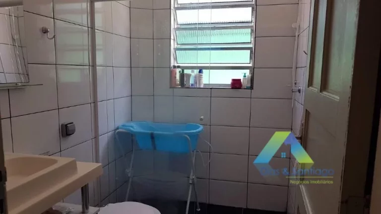 Imagem Sobrado 2 dormitórios amplos (amplos mesmo!) com janelas antirruído, quintal e garagem com 4 vagas, espaçosa varanda e uma edícula para você ter se