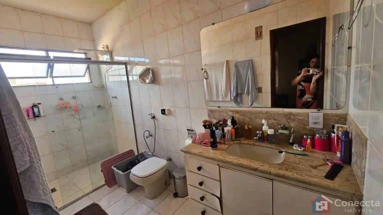Imagem Casa à venda no bairro São Francisco em Patos de Minas – 4 quartos, suíte, 255m² de área construída