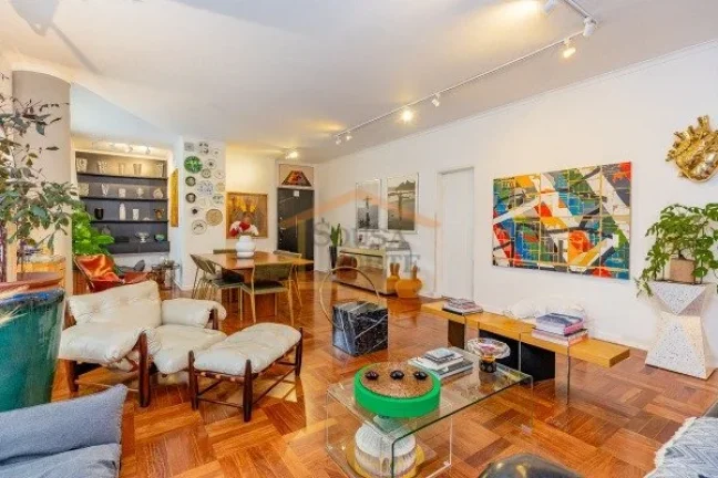 Imagem Apartamento amplo e reformado, com 174 m² de área útil, pé-direito alto, excelente iluminação ...