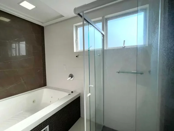 Imagem Apartamento com 3 dormitórios sendo 1 suíte e 3 vagas de garagem em Balneário Camboriú/SC