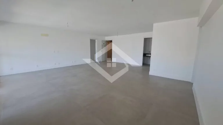 Imagem Raridade Golf Olímpico- 4 quartos -187m²- Andar baixo