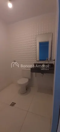 Imagem Imóvel espaçoso com 2 dormitórios, sendo 1 suíte, e 2 banheiros no total. O apartamento está be...