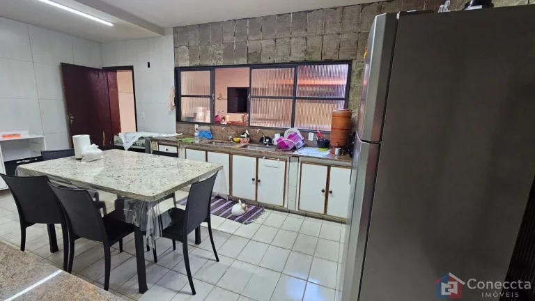 Imagem Casa à venda no bairro São Francisco em Patos de Minas – 4 quartos, suíte, 255m² de área construída