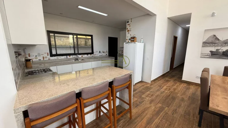 Imagem Linda casa térrea a venda 100m da praia e porteira fechada em Peruíbe