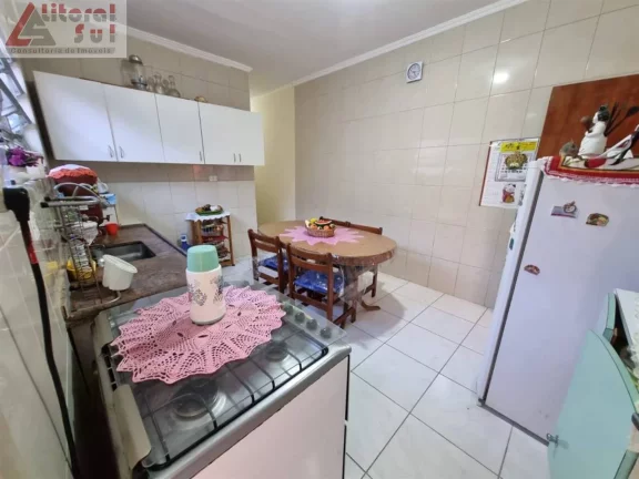 Imagem Imperdível oportunidade: Casa Geminada com edícula à venda em Praia Grande-SP, Caiçara! 2 quartos, 1 sala, 2 banheiros, 2 vagas, 139,15 m²!