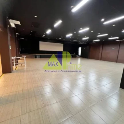 Imagem Galpão Comercial para Locação na Vila Marieta, São Paulo-SP: Espaço Amplo e Funcional para seu Negócio!