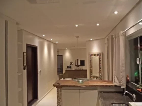 VENDE-SE EXCELENTE CASA EM SÃO SEBASTIÃO DO PARAISO ( ACEITA TROCA EM FRANCA-SP)