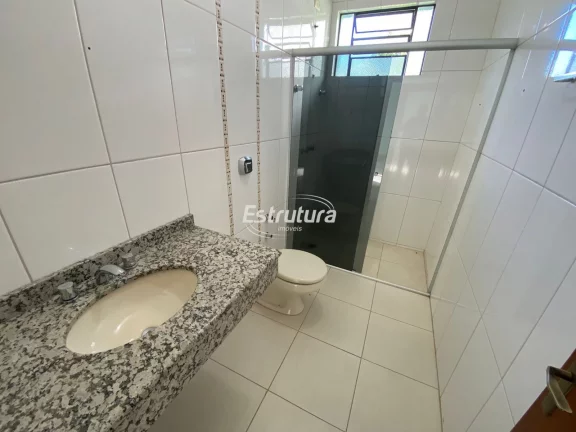 Casa com 6 dormitórios e piscina