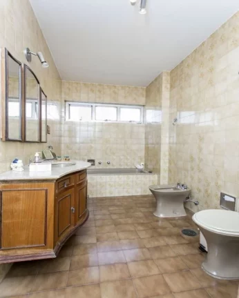 Imagem Apartamento amplo, living para 2 ambientes com piso de tacos, 03 dormitórios com piso de tacos e ar...