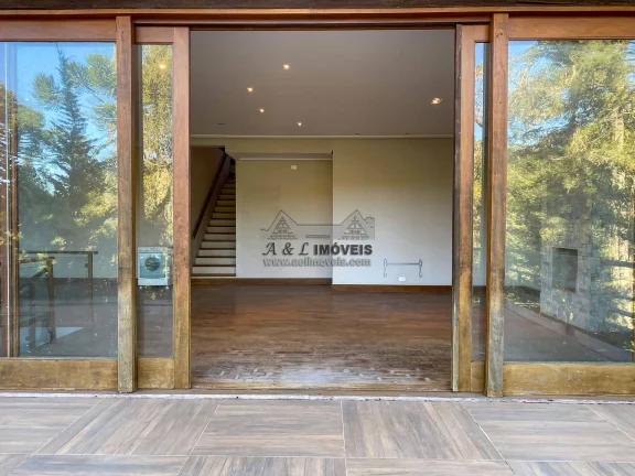Imagem Casa em Campos do Jordão – Com 05 suítes em condomínio exclusivo