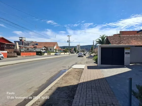 Apartamento com 2 dormitórios sendo 1 suíte e 1 vaga de garagem em Urubici/SC