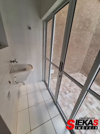 Imagem Casa para locação em São Paulo-SP, bairro Carrão: 2 quartos, 2 suítes, 1 sala, 3 banheiros, 1 vaga de garagem, 65m² de área.