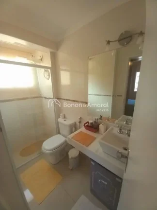 Imagem Este apartamento foi totalmente reformado e oferece um ambiente muito bem iluminado e arejado. Local...