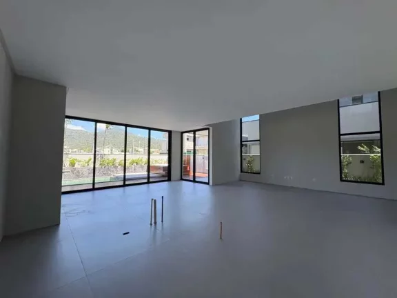 Imagem Casa alto padrão em condomínio com 4 suítes e 4 vagas de garagem em Camboriú/SC