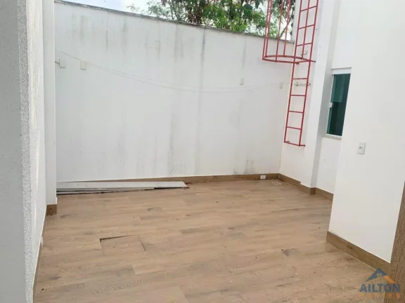 Imagem Casa Duplex com 3 Quartos à Venda na praia do Morro - Guarapari/ES