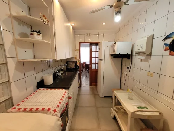 Imagem PITANGUEIRAS – CALÇADÃO COM LINDA VISTA AO MAR, AMPLO APARTAMENTO COM 90 M² ÚTEIS, 01 VAGA DE GARAGEM NO PRÉDIO, LOCALIZAÇÃO PRIVILEGIADA.