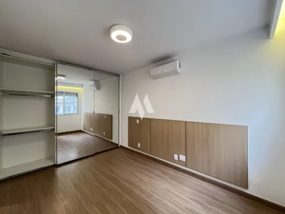 Imagem Apartamento com 03 dormitórios na quadra da praia à venda no Gonzaga - Santos/SP
