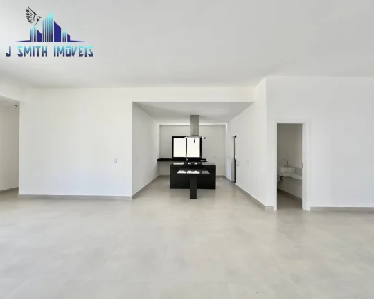 Imagem CASA TÉRREA, NOVINHA!! 245m², PISCINA. CÔMODOS GRANDES. CONDOMÍNIO FECHADO.