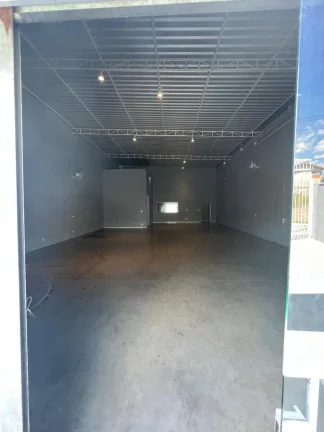 Imagem Salão Comercial de 230m² à Venda ou Locação no Jardim Itaguaçu, Salto-SP: A Oportunidade que Você Procura!