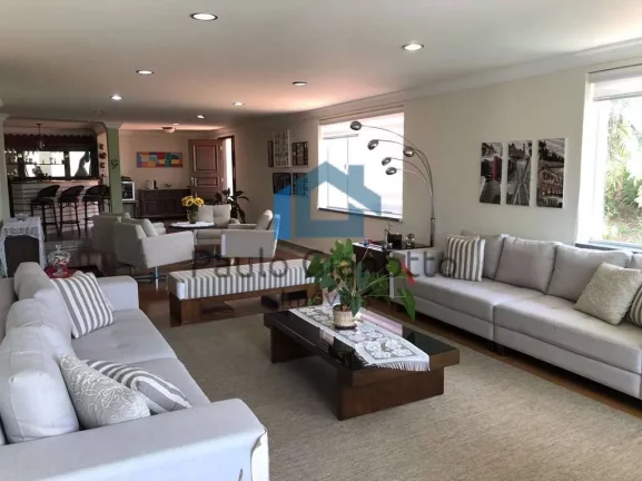Imagem Casa à venda com ótima localização na Granja Viana