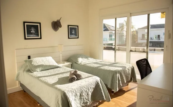 Imagem Localizada em um dos endereços mais nobres de Florianópolis, esta casa em Jurerê Internacional of...