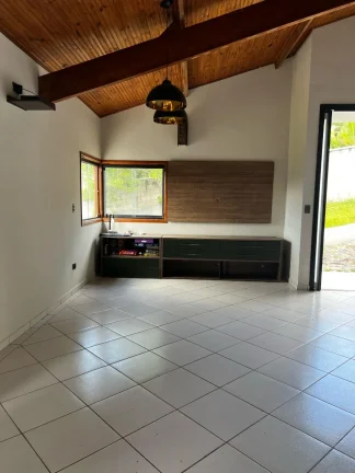 Imagem Impecável Casa de 3 Quartos em Condomínio no Bosque dos Eucaliptos, Araçoiaba da Serra-SP - 221m² de Pura Elegância!