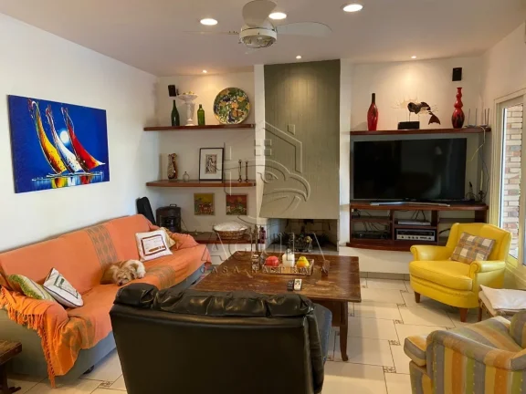 Imagem Casa de condomínio à venda na praia do Lázaro em Ubatuba!