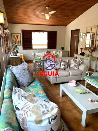 Imagem Ótima casa para aluguel de temporada em condomínio fechado a 100 metros da praia do Lázaro!!