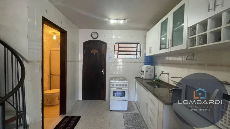 Imagem Sobrado em condomínio a venda no Pereque-Açu