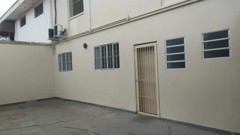 Imagem Sobrado Comercial de Alto Padrão no Butantã: 3 Quartos, 1 Suite, 5 Banheiros, 8 Vagas de Garagem, 300m² - São Paulo-SP