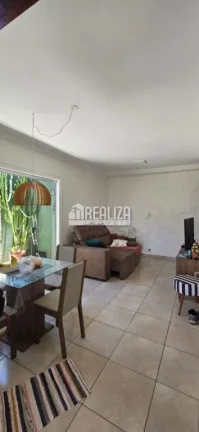 Imagem Casa com Espaço Gourmet e Hidro no Condomínio Portal Beija-flor, bairro Morada Du Park - Uberaba