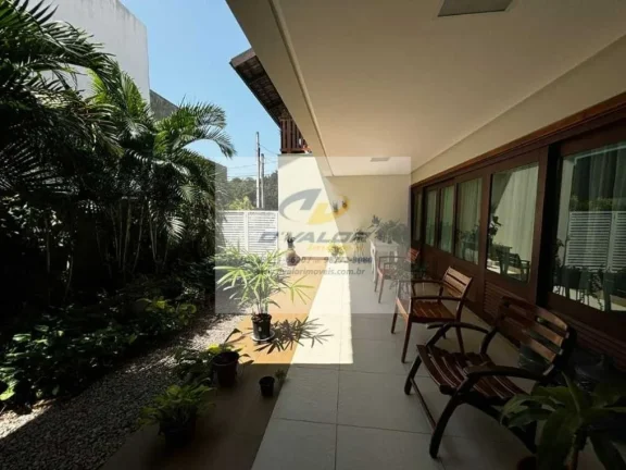 Imagem Vendo casa em condomínio fechado de alto padrão, com 300 m², 4 suítes, sala p/ 3 ambientes e 3 vagas
