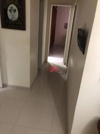 Imagem Amplo Apartamento na segunda quadra da Ary Parreiras,composto de ampla sala,dois quartos,cozinha,area de serviço externa e dependências completa,vaga