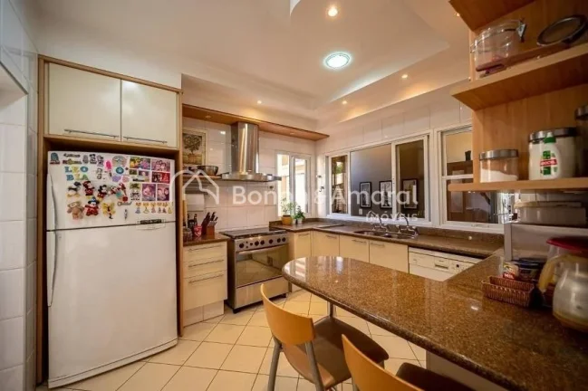 Imagem Linda e espaÃ§osa casa, com 4 quartos, sendo 4 suÃ­tes, 8 banheiros, quarto nas dependÃªncias, 1 suÃ...