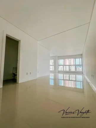 Imagem Apartamento 4 ou + dormitórios para Venda em Balneário Camboriú / SC no bairro Pioneiros
