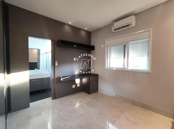 Imagem Casa em Condomínio a Venda no bairro Residencial e Empresarial Alphaville - Ribeirão Preto, SP