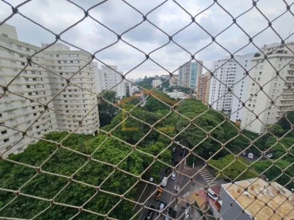Imagem Apartamento de 73m², com 2 dormitórios e 2 banheiros, localizado em andar alto, com janelas amplas...