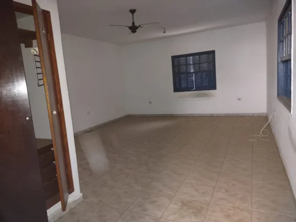 Imagem Imóvel à venda em Atibaia  Ideal para comércio ou moradia