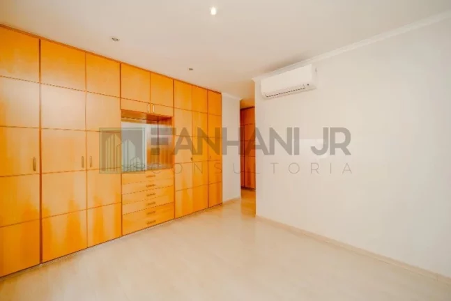 Imagem Cobertura duplex com piscina na Vila Nova Conceição: 3 quartos, 3 suítes, 3 salas, 5 banheiros, 4 vagas e 241m² de sofisticação em São Paulo-SP.