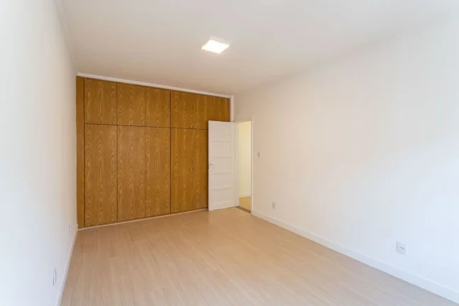Imagem Apartamento 57M² Reformado, 1Q, 1 Banheiro, 1 Vaga, Piscina, Churrasqueira, Academia, Piscina Aquecida, Salão de Festas e Jogos, Quadra, Playground.
