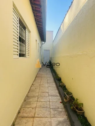 Imagem Descubra o conforto de viver em uma casa espaçosa e bem localizada!
Construída em 2013, esta linda...